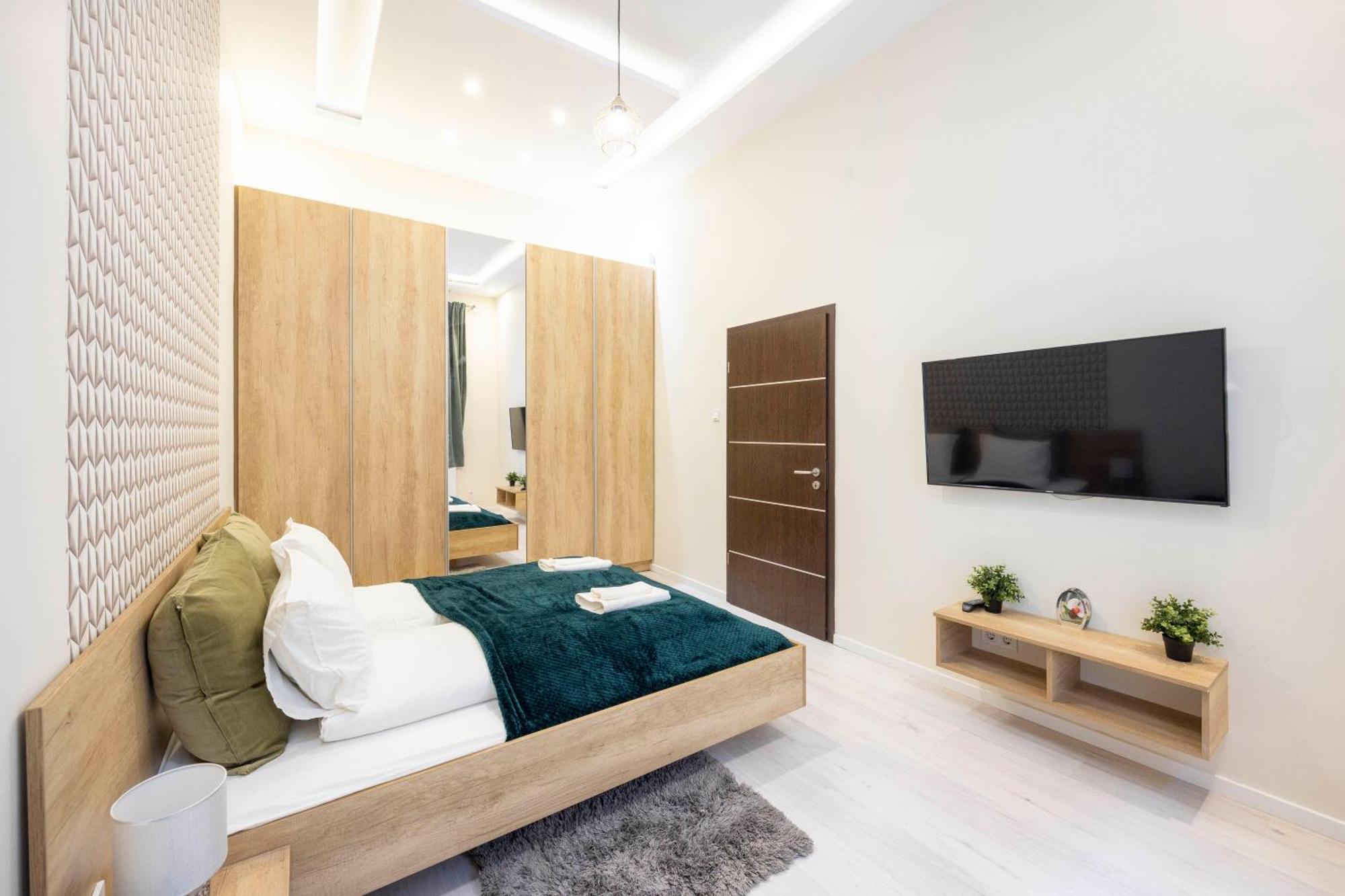 Luxury Downtown Dream Home By Prestige Homes Budapest Exterior photo